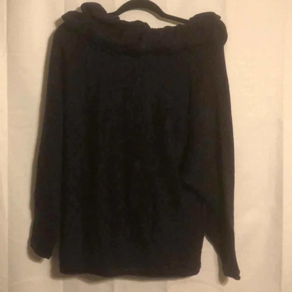 Beautiful purple and black sweater with removable infinity scarf 2 - Picture 1 of 1